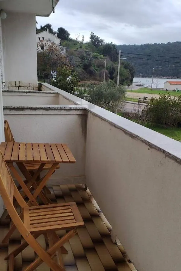 *** Casa de hóspedes Apartments And Rooms By The Sea Kampor, Rab - 12473 Croácia